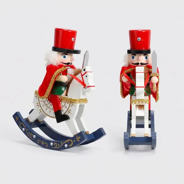 Cascanueces con caballo mecedor · Adorno de Navidad de madera